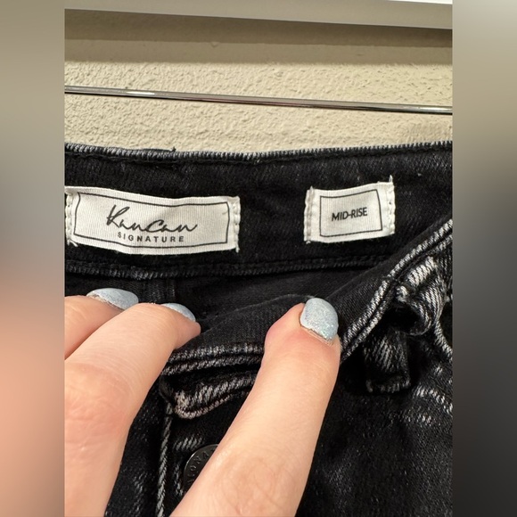 Kancan Signature Mid-Rise Stretch Short - Picture 9 of 11